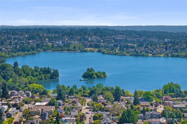 318 N 71st Street, Seattle, WA 98103