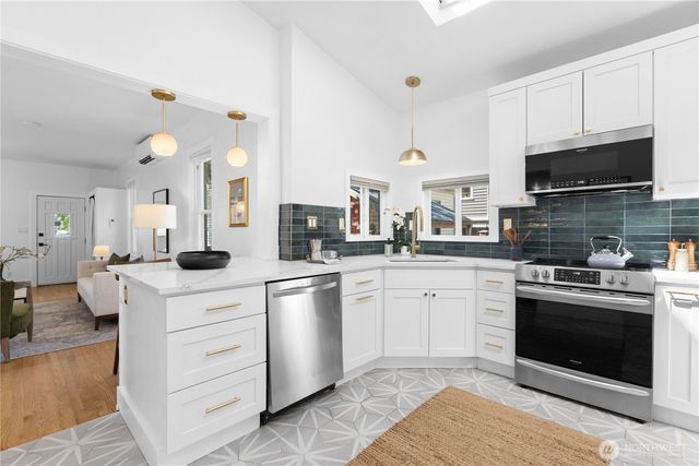 318 N 71st Street, Seattle, WA 98103