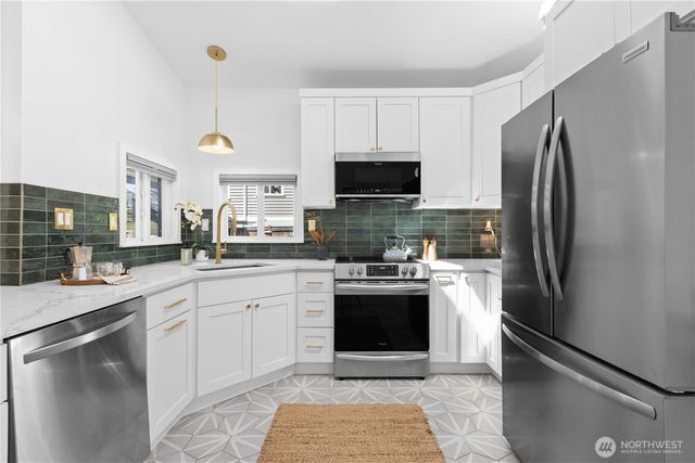 318 N 71st Street, Seattle, WA 98103