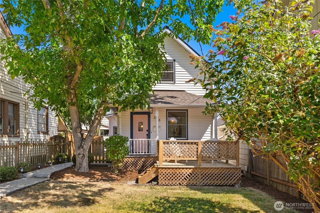 318 N 71st Street, Seattle, WA 98103