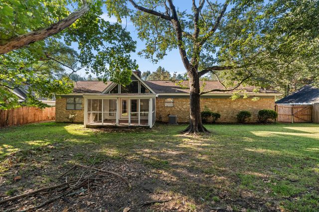 113 Continental Dr., Hattiesburg, MS 39402