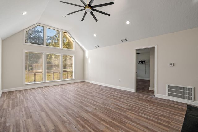 113 Continental Dr., Hattiesburg, MS 39402