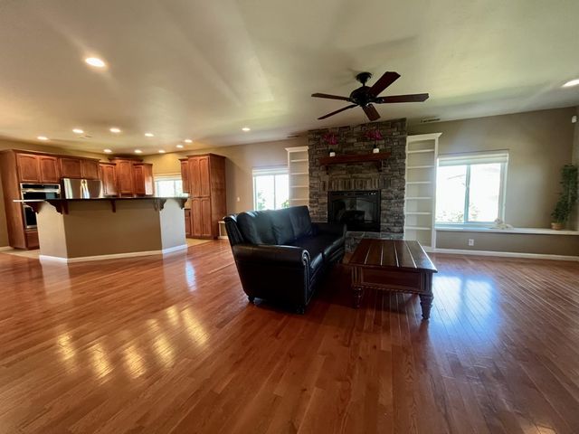 12400 Morning Mist Ln, Auburn, CA 95602