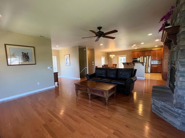 12400 Morning Mist Ln, Auburn, CA 95602