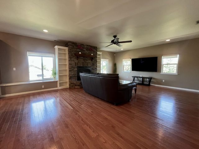 12400 Morning Mist Ln, Auburn, CA 95602