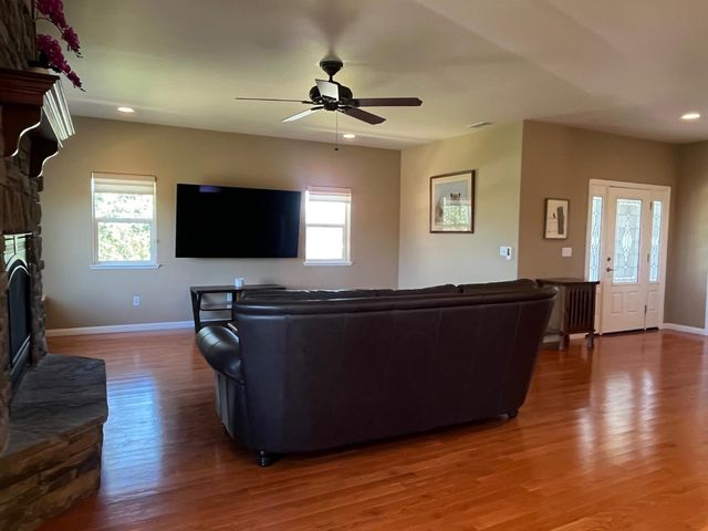 12400 Morning Mist Ln, Auburn, CA 95602