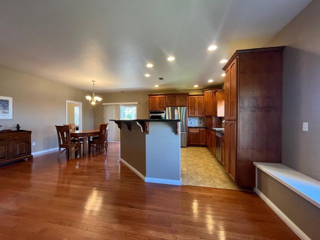 12400 Morning Mist Ln, Auburn, CA 95602