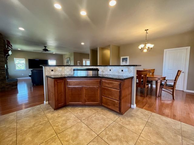 12400 Morning Mist Ln, Auburn, CA 95602