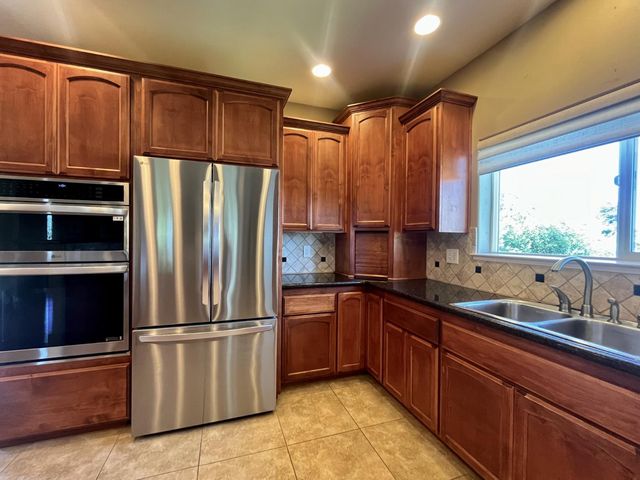 12400 Morning Mist Ln, Auburn, CA 95602