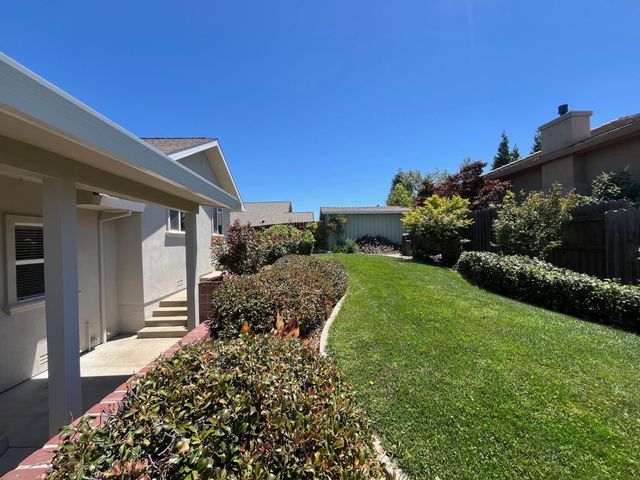 12400 Morning Mist Ln, Auburn, CA 95602