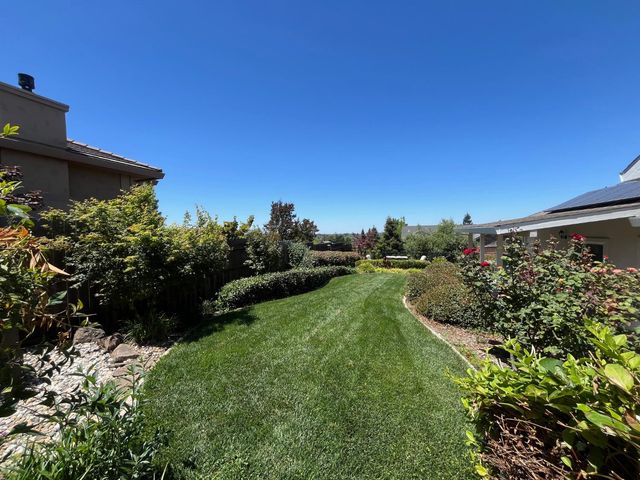 12400 Morning Mist Ln, Auburn, CA 95602