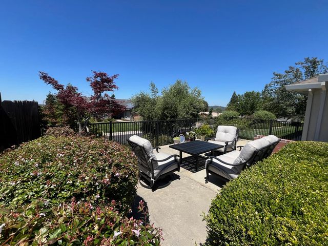 12400 Morning Mist Ln, Auburn, CA 95602