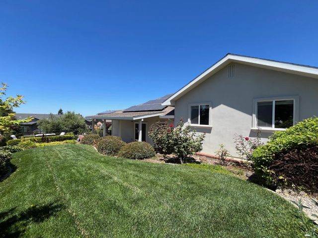 12400 Morning Mist Ln, Auburn, CA 95602