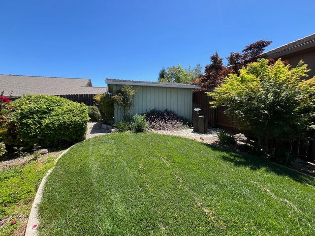 12400 Morning Mist Ln, Auburn, CA 95602