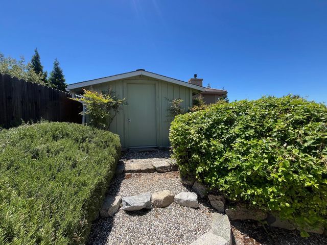 12400 Morning Mist Ln, Auburn, CA 95602