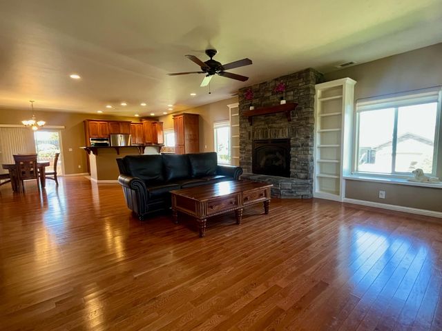 12400 Morning Mist Ln, Auburn, CA 95602