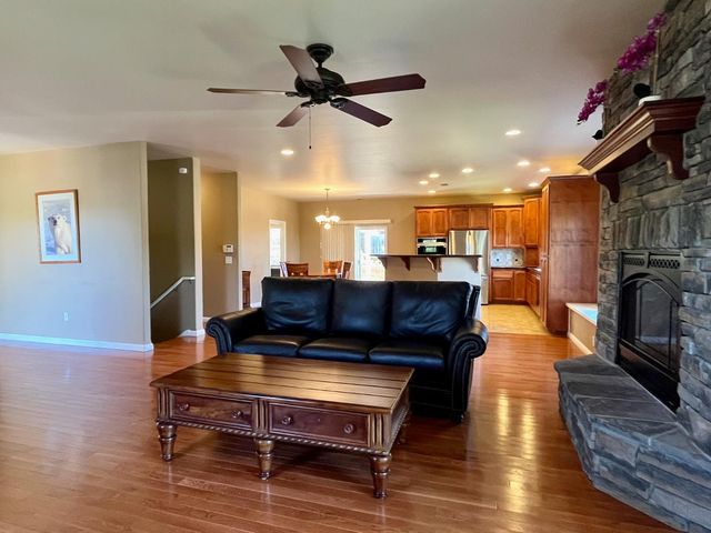 12400 Morning Mist Ln, Auburn, CA 95602