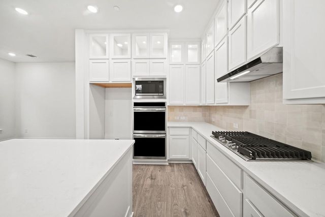 325 Fields Lane, Montgomery, TX 77316