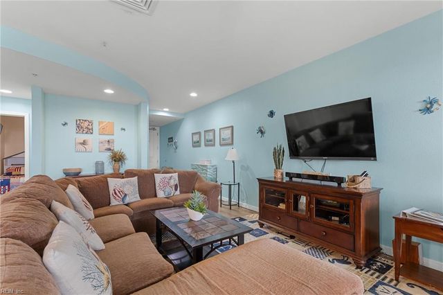 3738 Sandpiper Rd Apt 231B, Virginia Beach, VA 23456