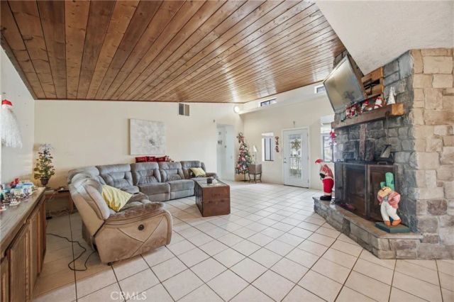 7725 Sahara, 29 Palms, CA 92277