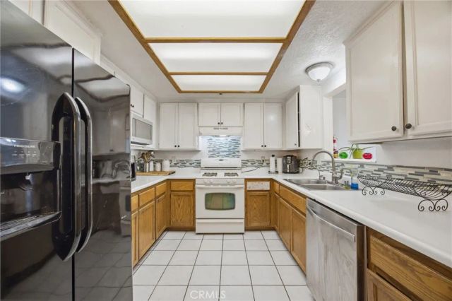 7725 Sahara, 29 Palms, CA 92277