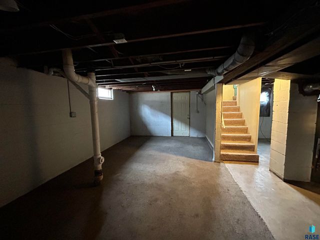 1421 N Dakota Ave Avenue, Sioux Falls, SD 57104