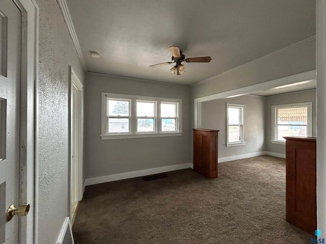 1421 N Dakota Ave Avenue, Sioux Falls, SD 57104