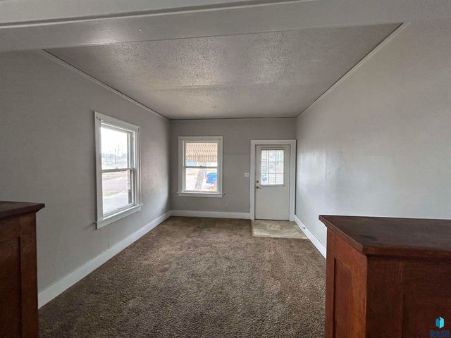 1421 N Dakota Ave Avenue, Sioux Falls, SD 57104