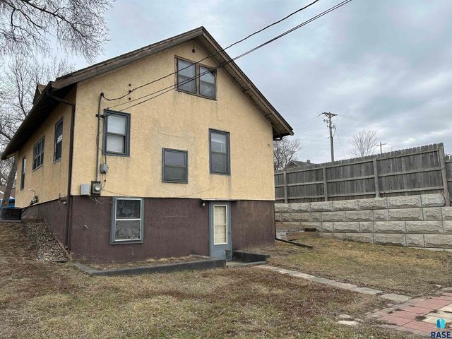 1421 N Dakota Ave Avenue, Sioux Falls, SD 57104