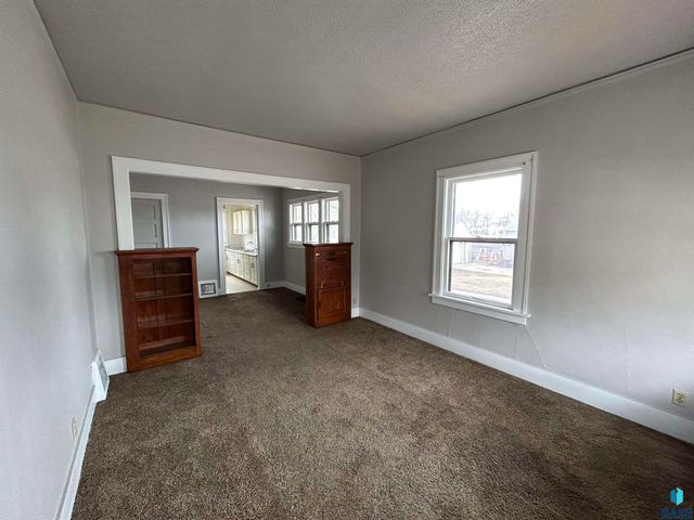 1421 N Dakota Ave Avenue, Sioux Falls, SD 57104