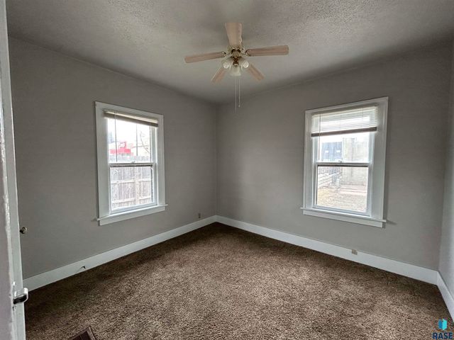 1421 N Dakota Ave Avenue, Sioux Falls, SD 57104