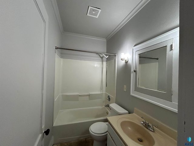 1421 N Dakota Ave Avenue, Sioux Falls, SD 57104