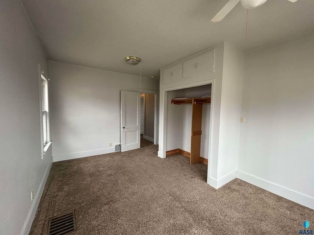 1421 N Dakota Ave Avenue, Sioux Falls, SD 57104