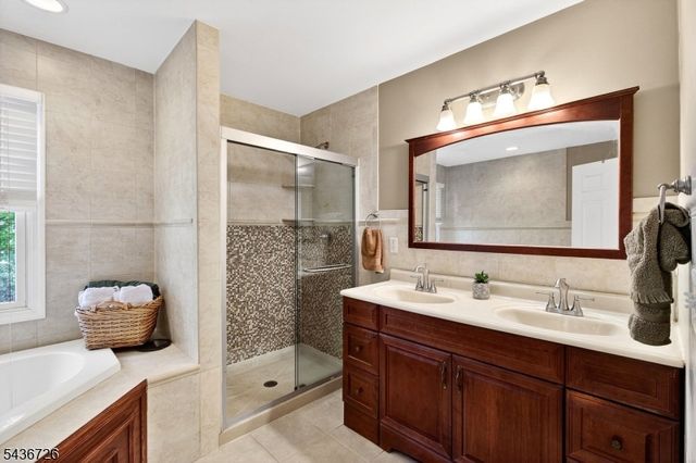 37 HALL DRIVE, Clark Twp., NJ 07066