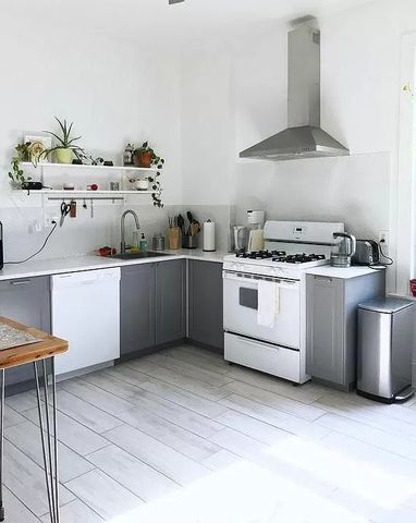 3229 W Dickens Avenue, Chicago, IL 60647