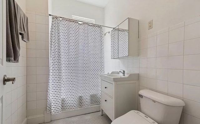 3229 W Dickens Avenue, Chicago, IL 60647