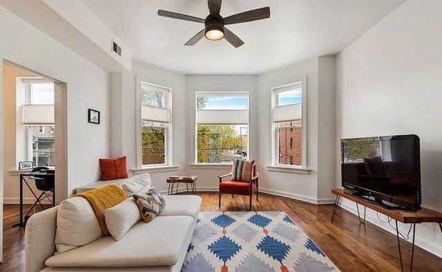 3229 W Dickens Avenue, Chicago, IL 60647