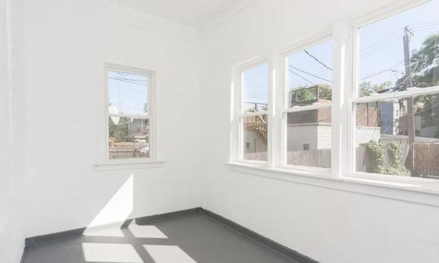 3229 W Dickens Avenue, Chicago, IL 60647