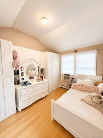 110 Roosevelt Avenue, Inwood, NY 11096