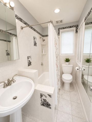 110 Roosevelt Avenue, Inwood, NY 11096