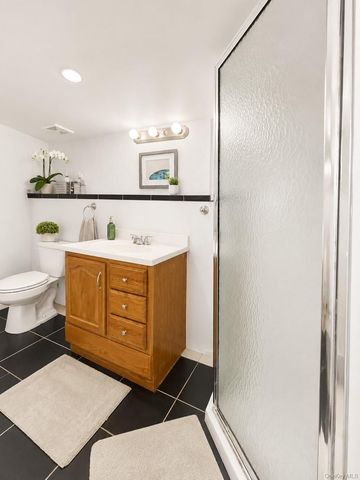 110 Roosevelt Avenue, Inwood, NY 11096
