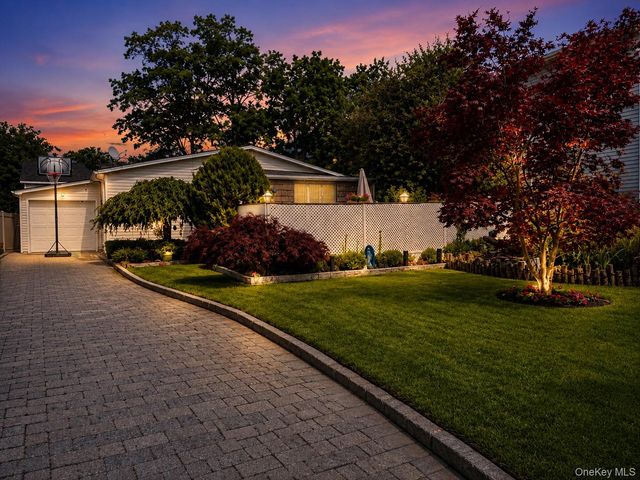110 Roosevelt Avenue, Inwood, NY 11096
