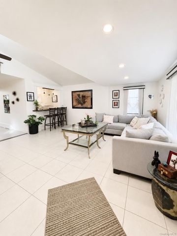 110 Roosevelt Avenue, Inwood, NY 11096