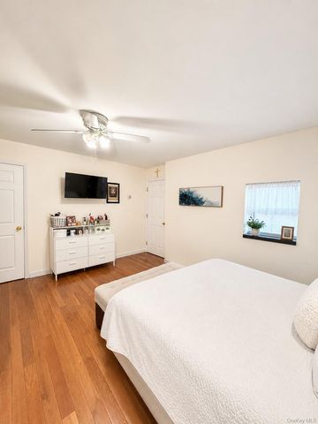 110 Roosevelt Avenue, Inwood, NY 11096