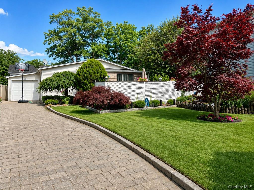 110 Roosevelt Avenue, Inwood, NY 11096