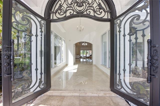 16170 Saddle Ln, Weston, FL 33326