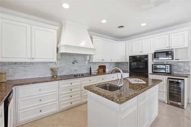 16170 Saddle Ln, Weston, FL 33326