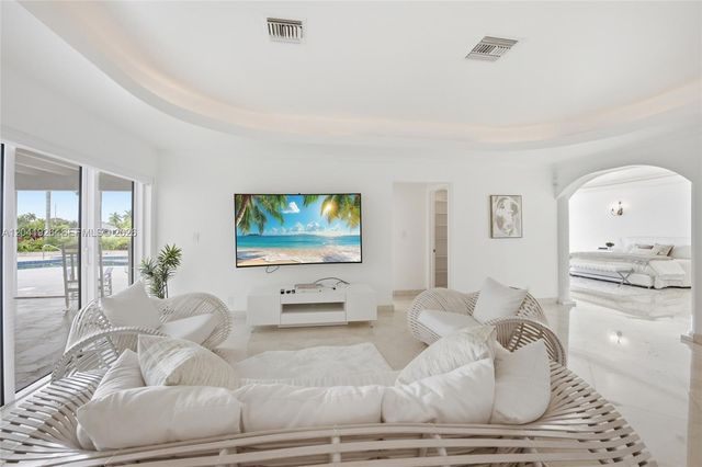 16170 Saddle Ln, Weston, FL 33326
