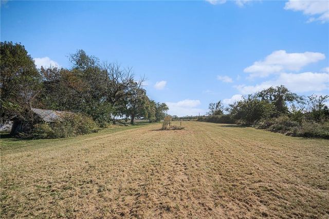 34656 Cedar Niles Road, Paola, KS 66071