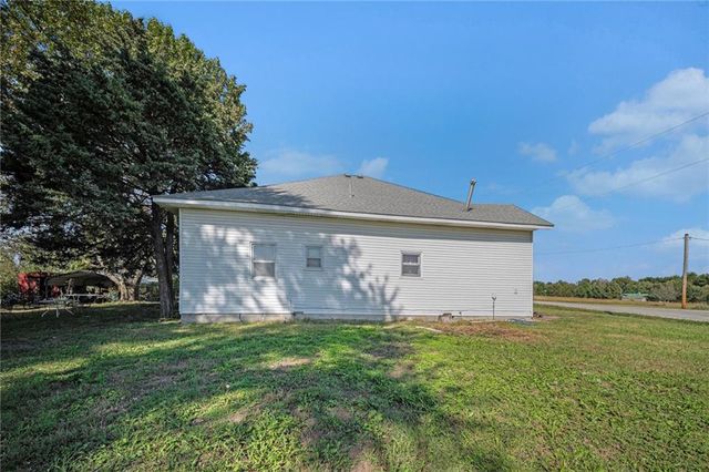 34656 Cedar Niles Road, Paola, KS 66071